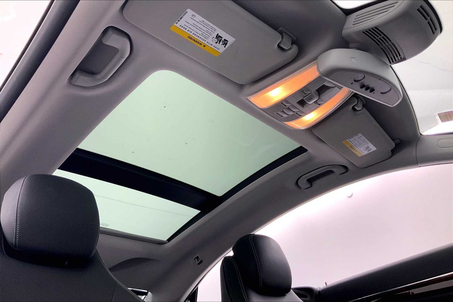 Thumbnail: 2013 Mercedes-Benz E-Class - 21
