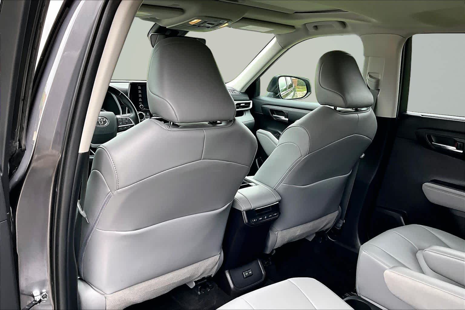 Thumbnail: 2022 Toyota Highlander - 12