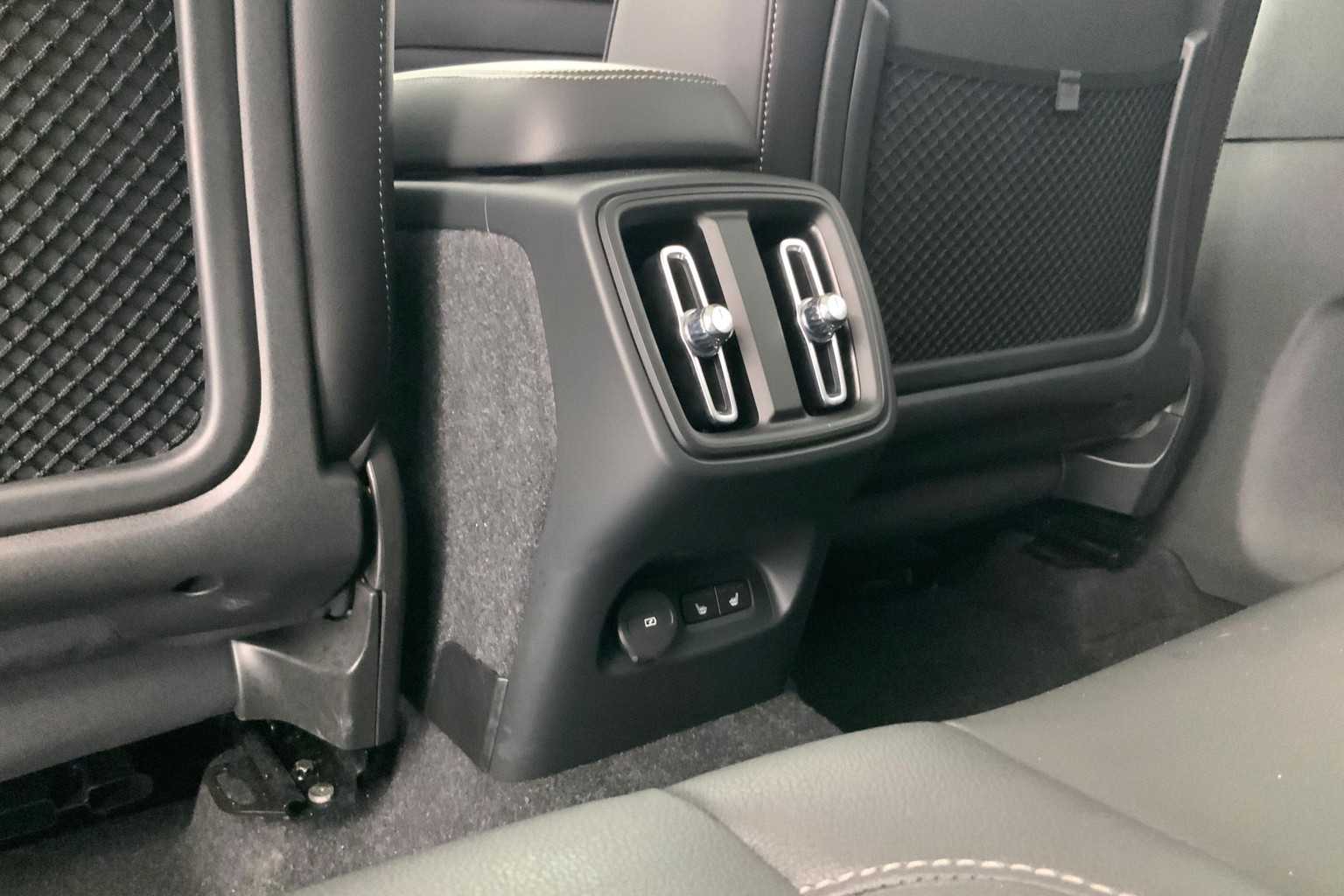 2021 Volvo XC40 T5 Momentum 29