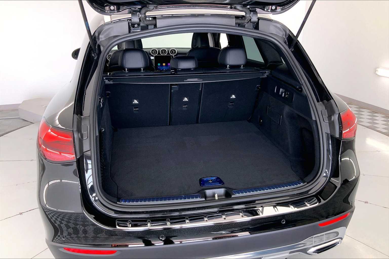 Thumbnail: 2025 Mercedes-Benz GLC - 19