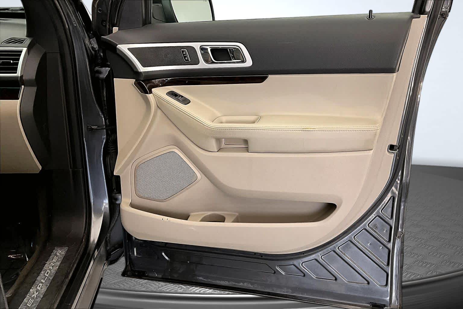 Thumbnail: 2015 Ford Explorer - 24