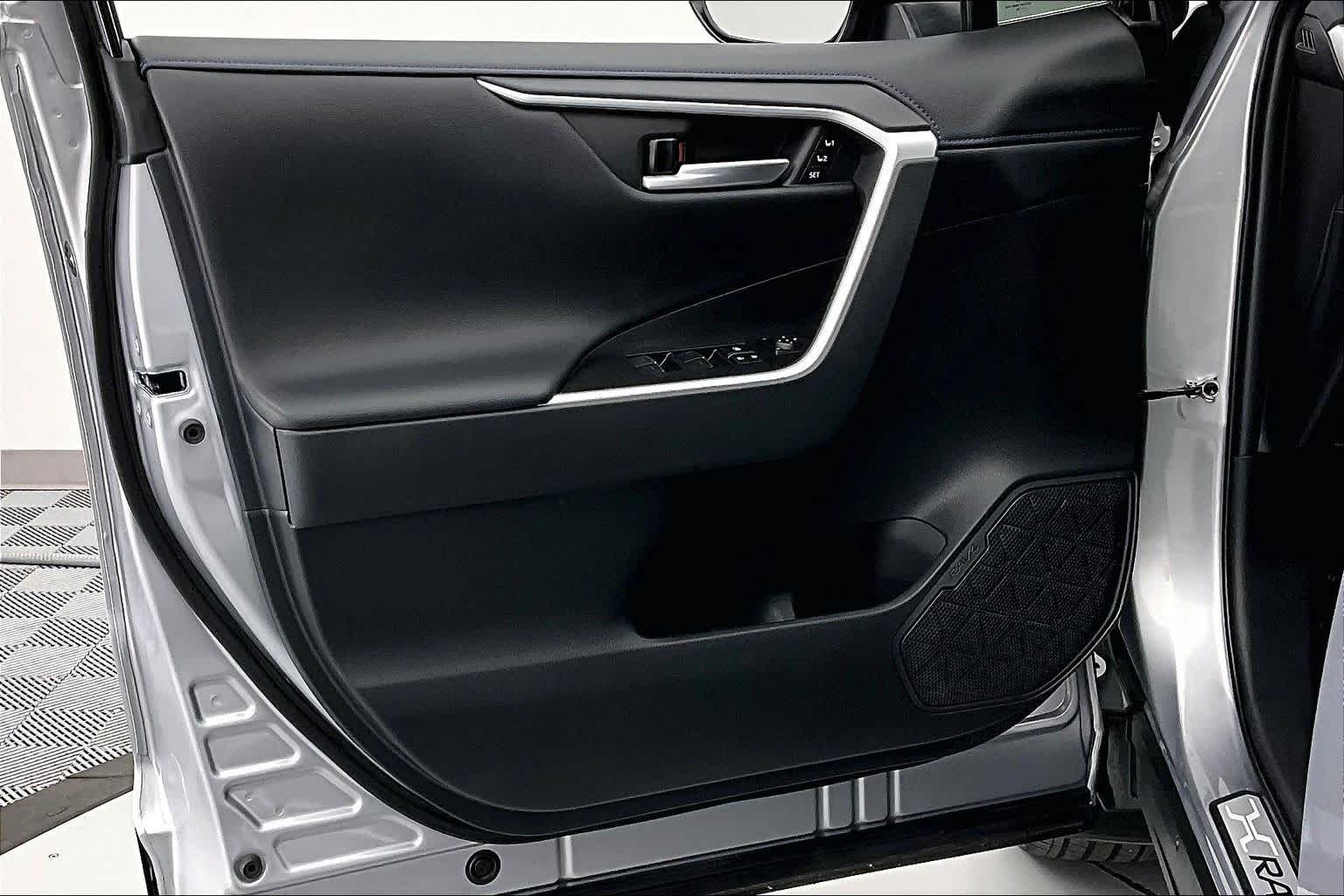 Thumbnail: 2023 Toyota RAV4 - 23