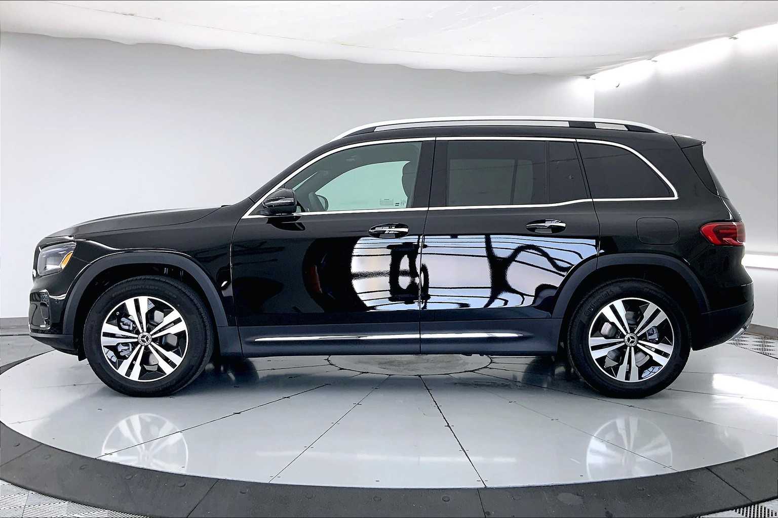 Thumbnail: 2026 Mercedes-Benz GLB - 3