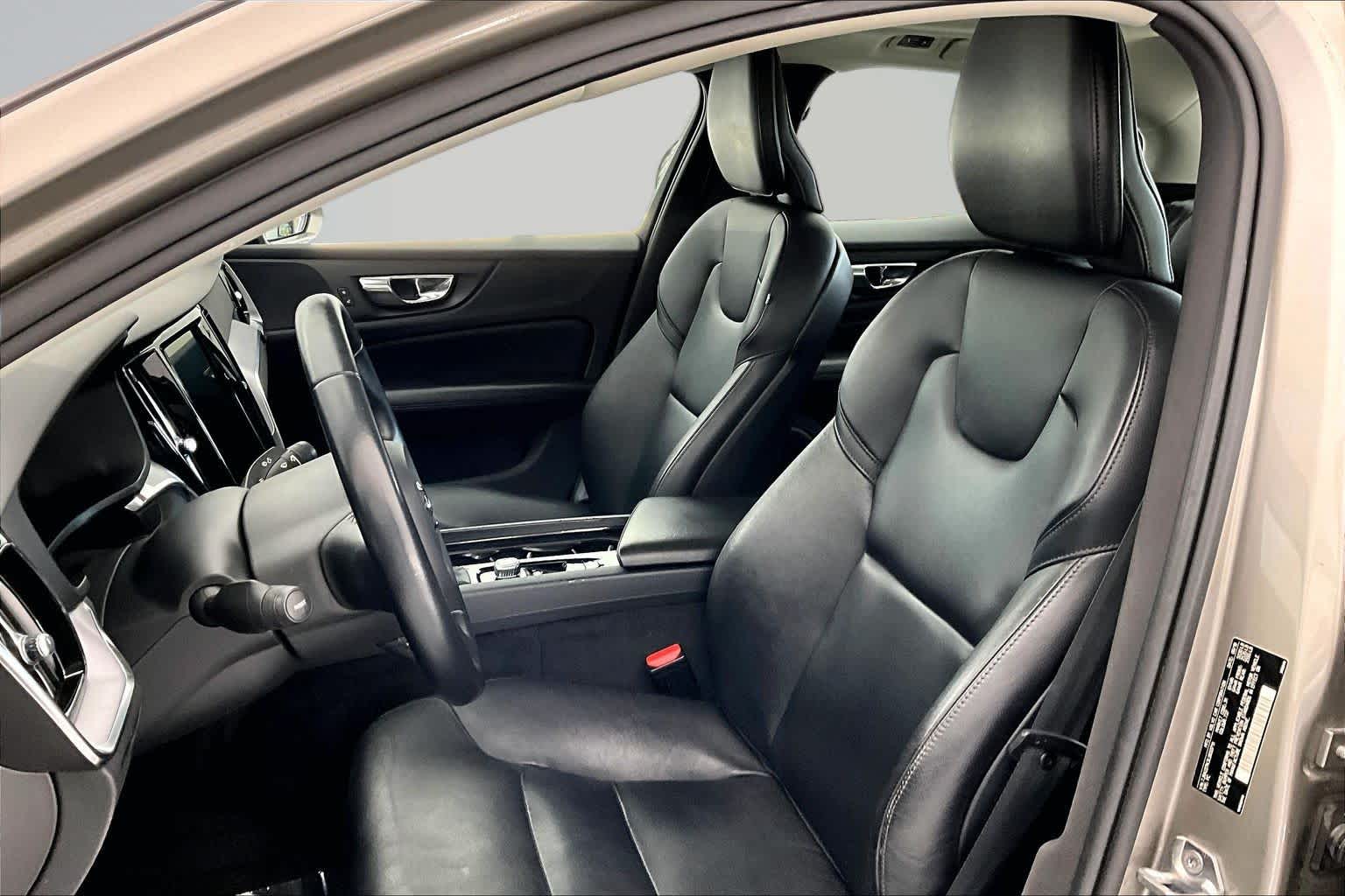 Thumbnail: 2020 Volvo S60 - 10