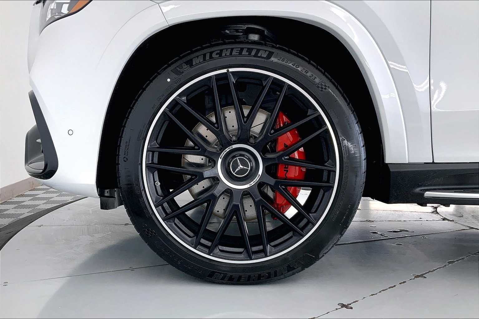 Thumbnail: 2025 Mercedes-Benz GL-Class - 8