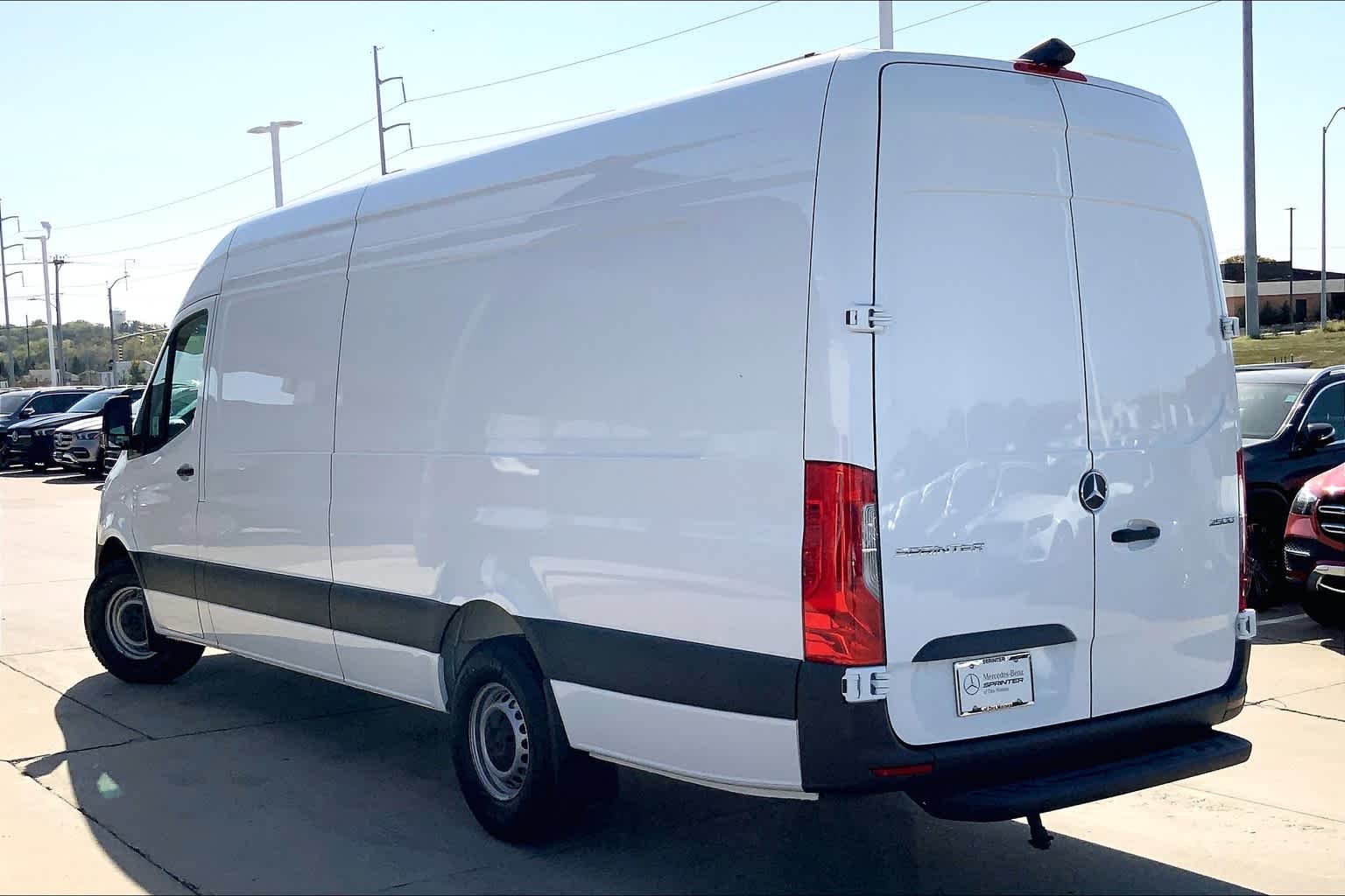 Thumbnail: 2025 Mercedes-Benz Sprinter - 4