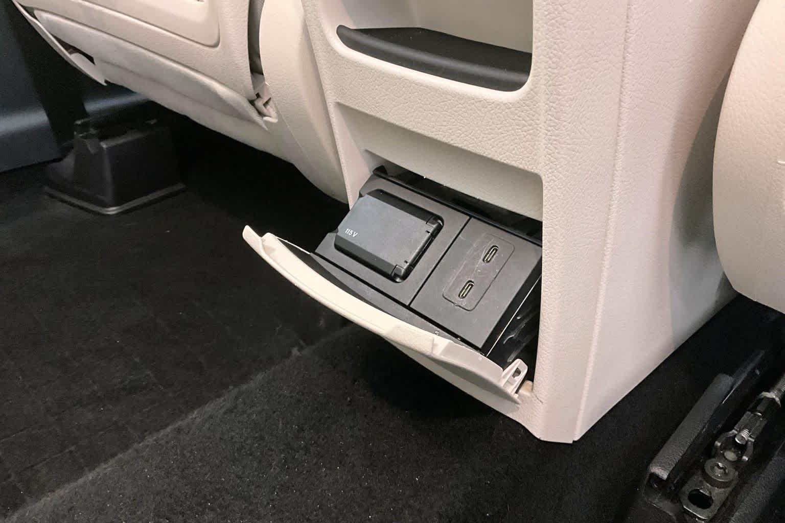 Thumbnail: 2023 Mercedes-Benz GLB - 29