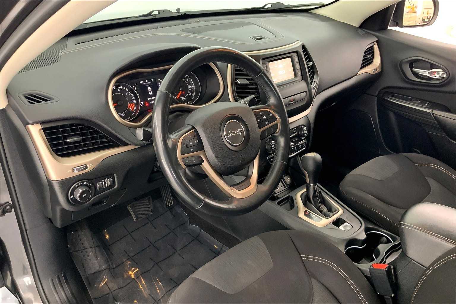 Thumbnail: 2015 Jeep Cherokee - 2