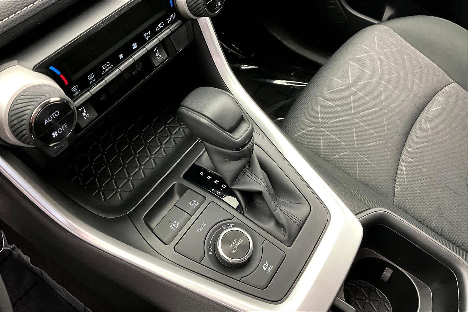 Thumbnail: 2023 Toyota RAV4 - 17