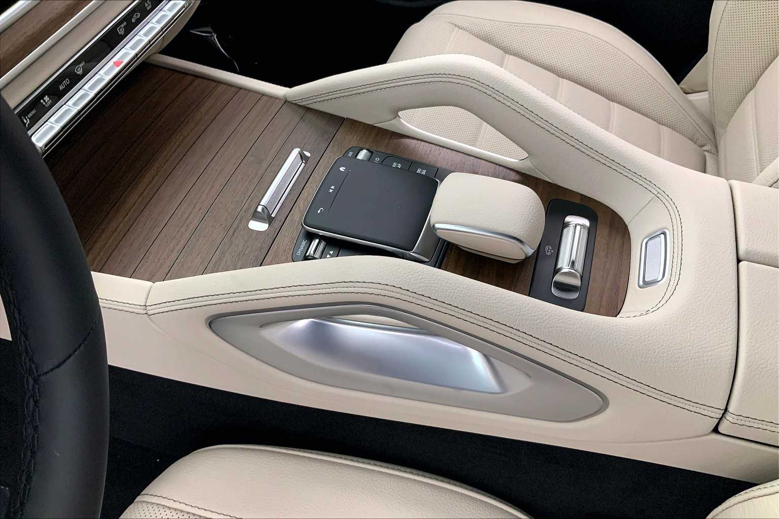 Thumbnail: 2026 Mercedes-Benz GLE - 17