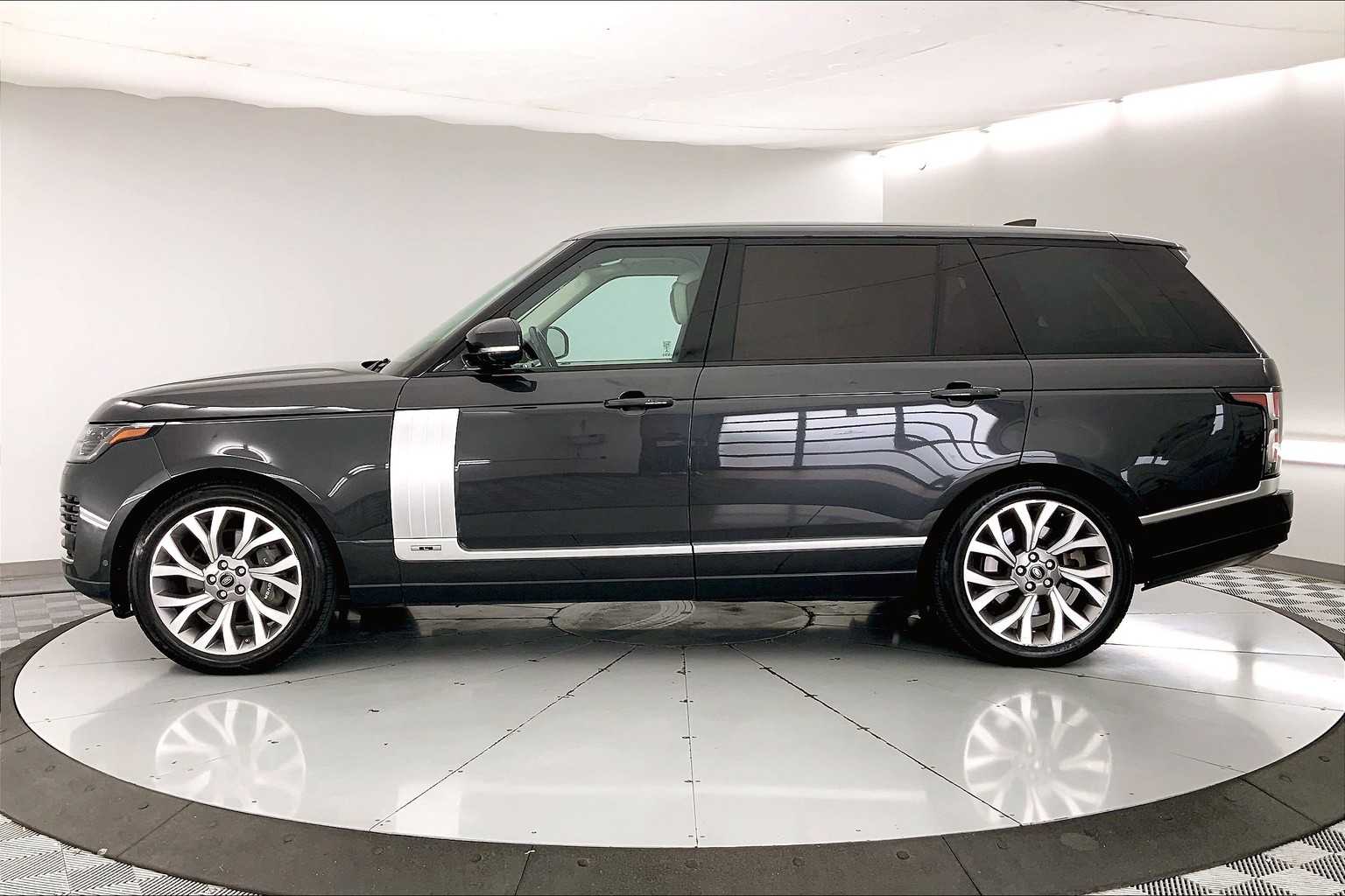 Thumbnail: 2018 Land Rover Range Rover - 3