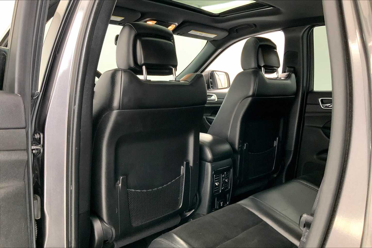 Thumbnail: 2015 Jeep Grand Cherokee - 12