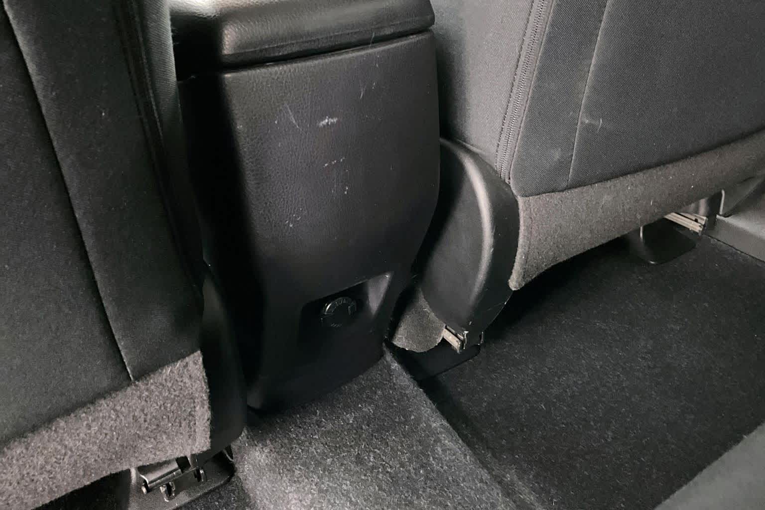 Thumbnail: 2018 Toyota RAV4 - 28