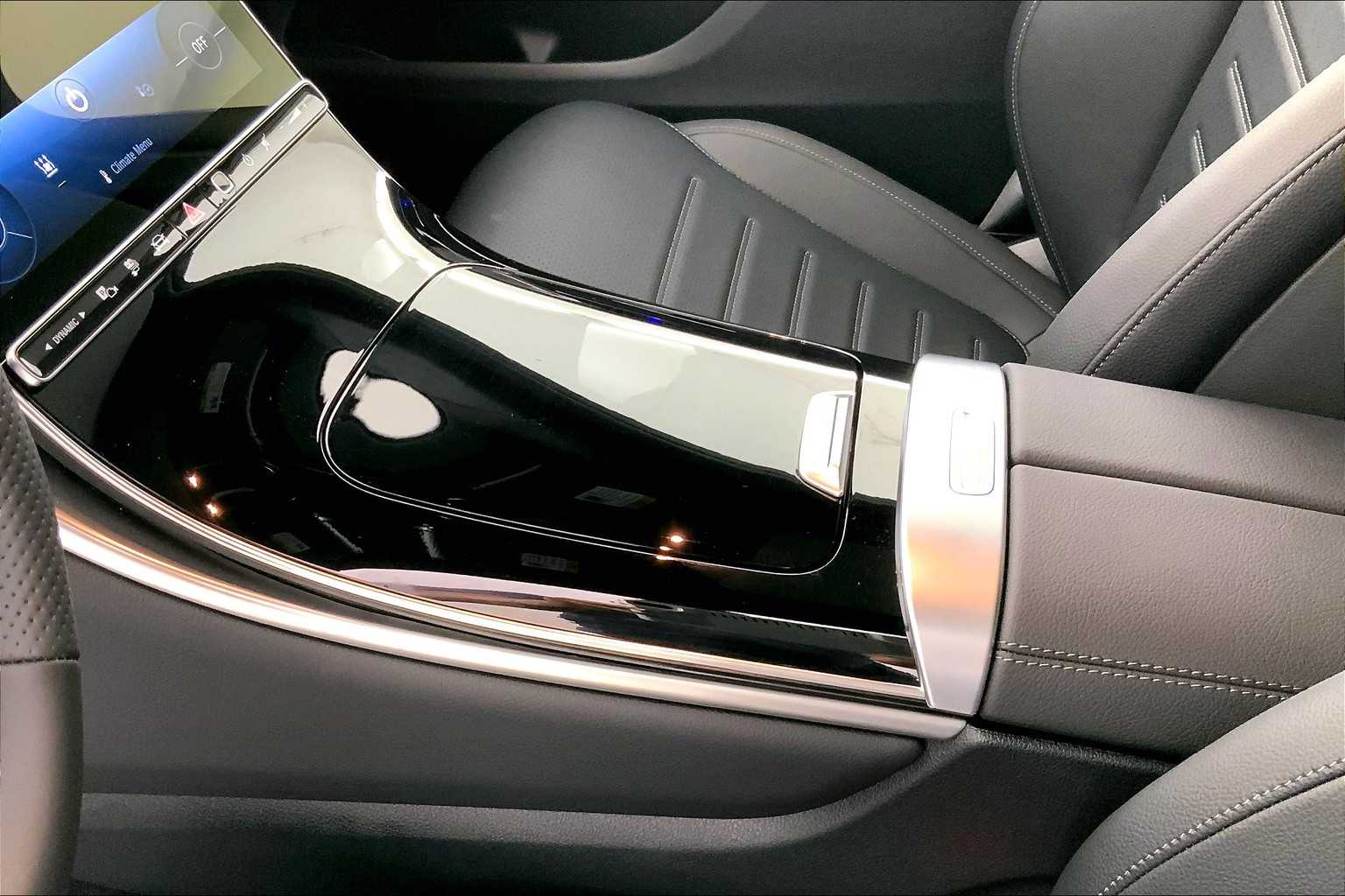 Thumbnail: 2025 Mercedes-Benz GLC - 17