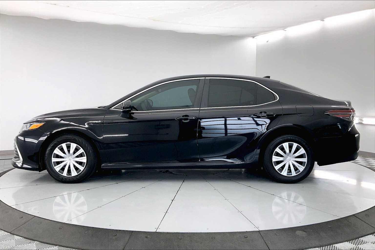 Thumbnail: 2021 Toyota Camry - 3