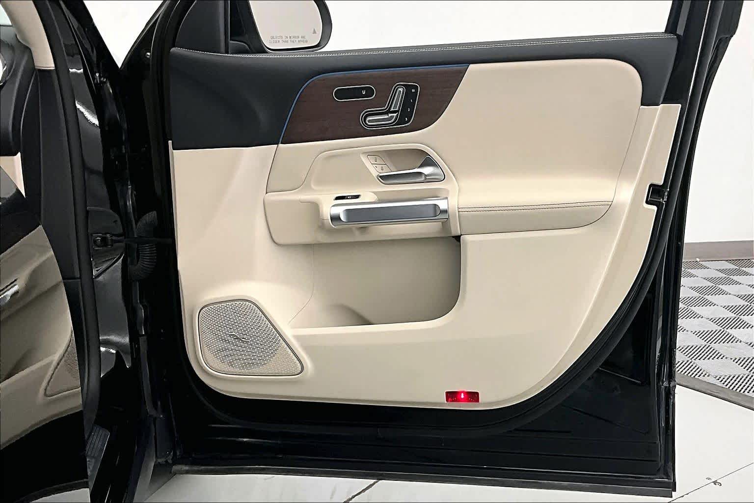 Thumbnail: 2023 Mercedes-Benz GLB - 24