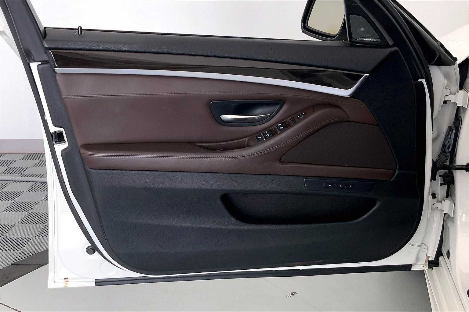 2014 BMW 5 Series 535i xDrive 23