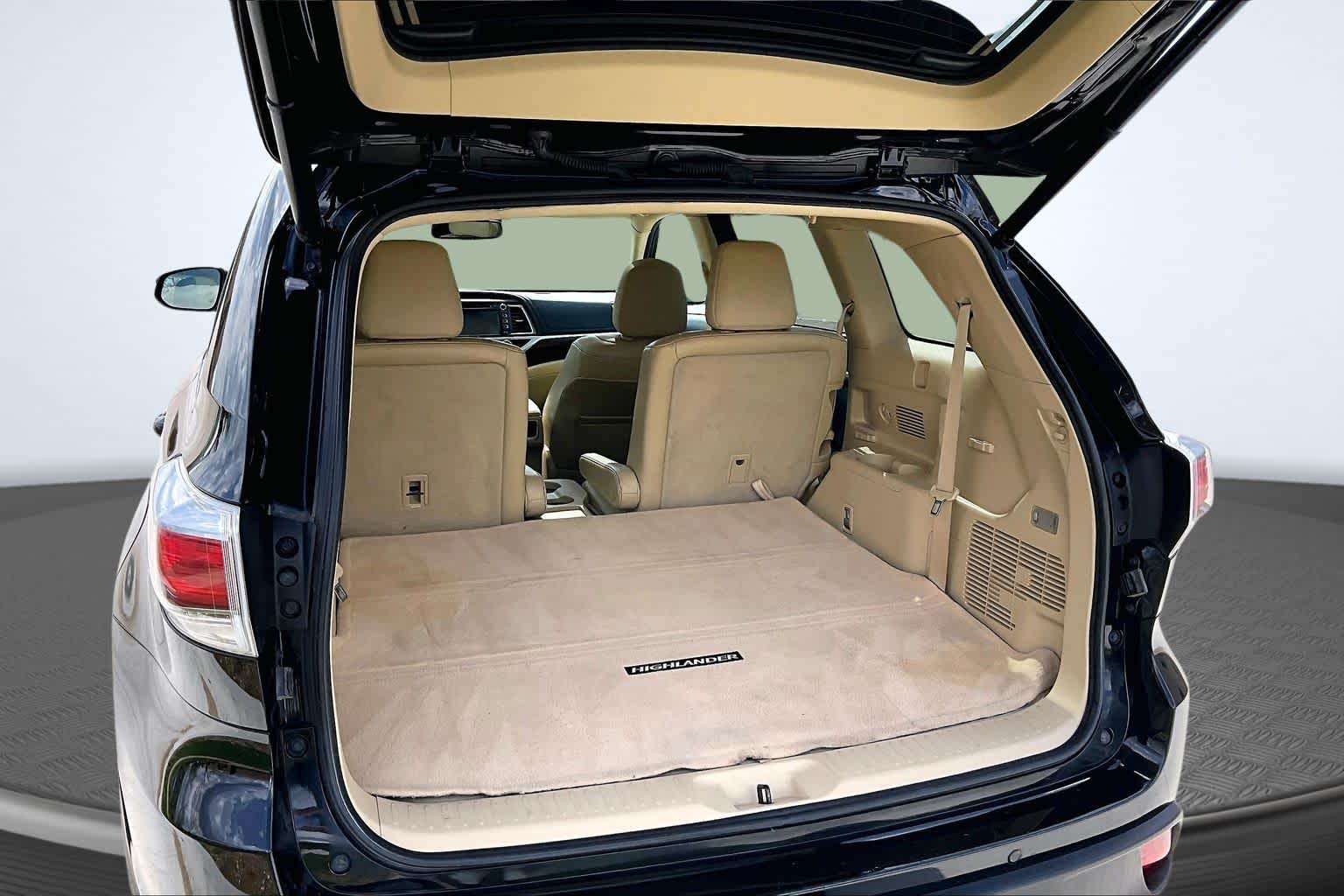 Thumbnail: 2015 Toyota Highlander - 19