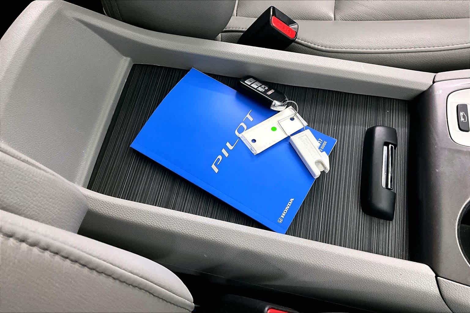 Thumbnail: 2017 Honda Pilot - 20