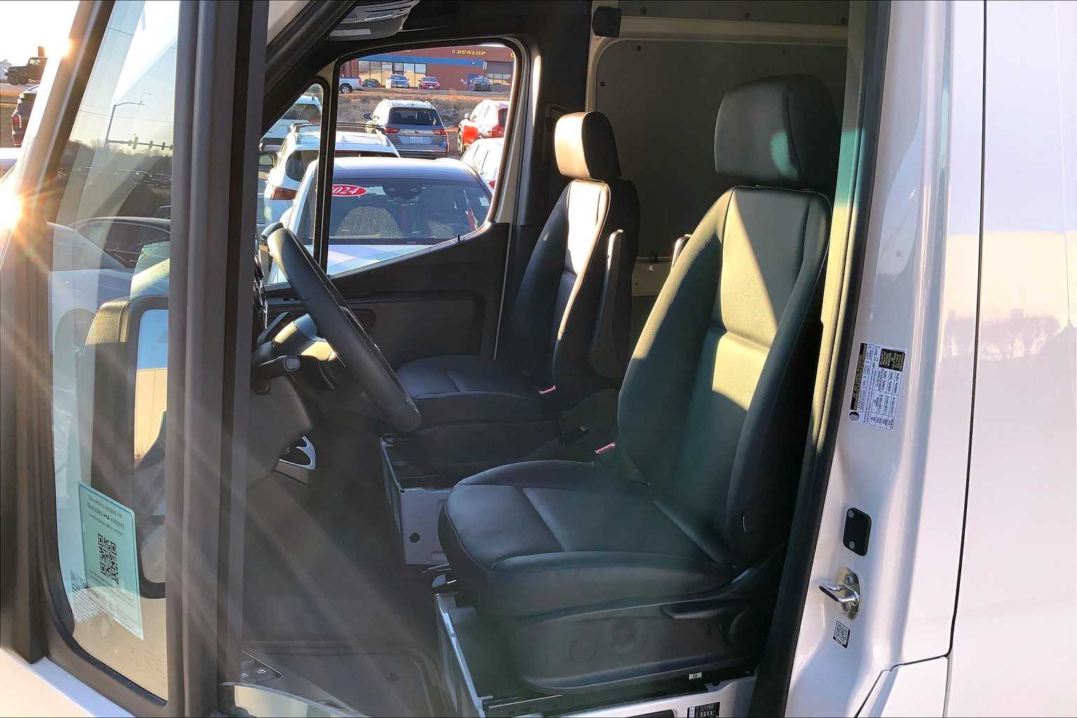 2025 Mercedes-Benz Sprinter 2500 11
