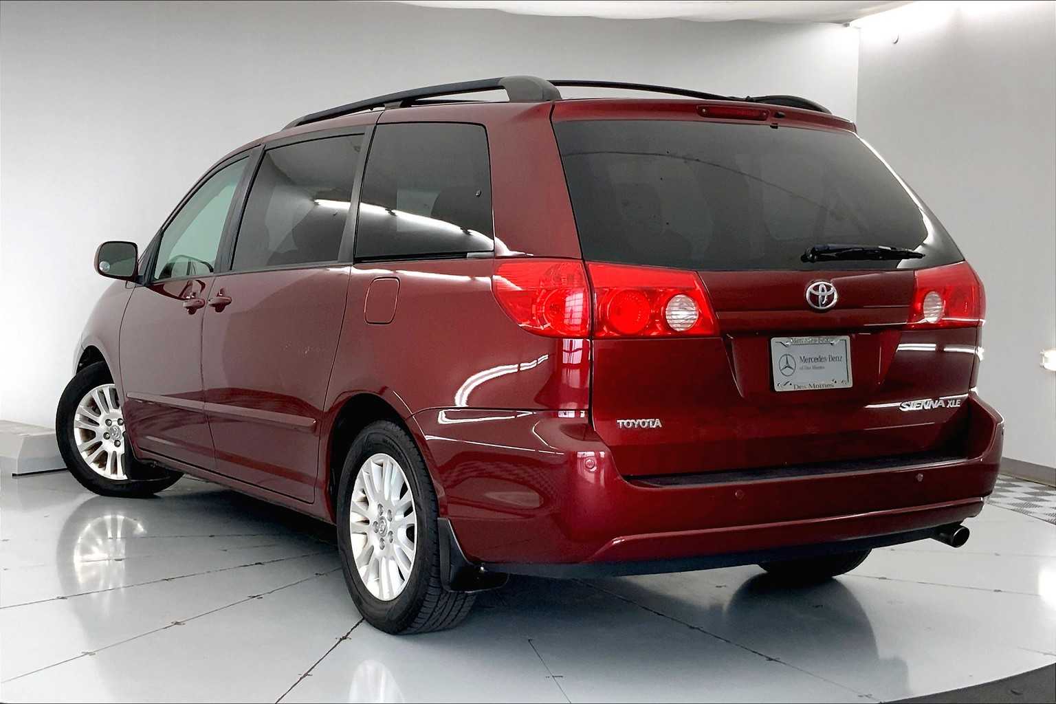 Thumbnail: 2008 Toyota Sienna - 4