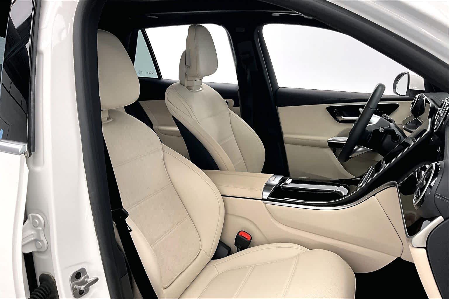 Thumbnail: 2025 Mercedes-Benz GLC - 14