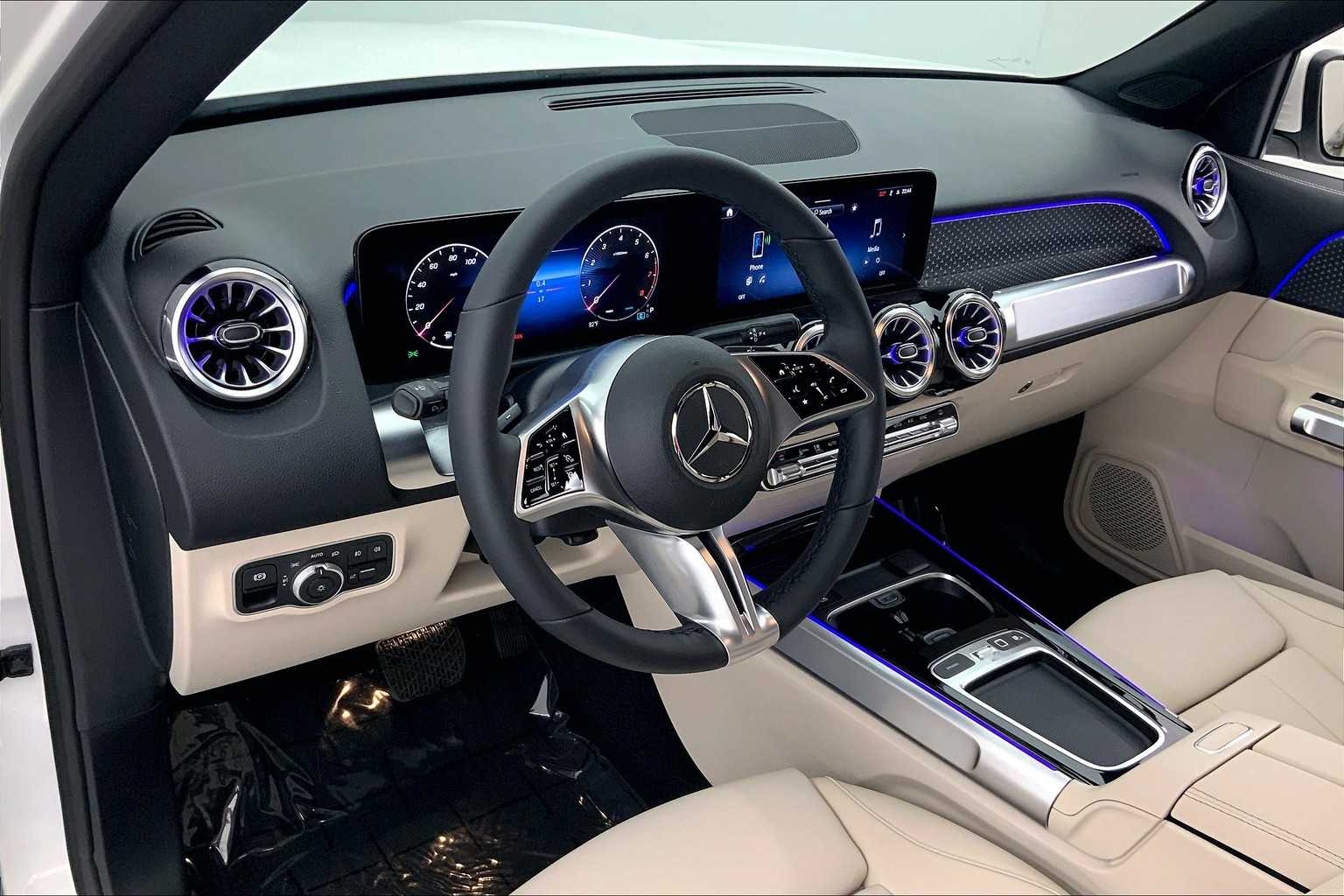 Thumbnail: 2025 Mercedes-Benz GLB - 2