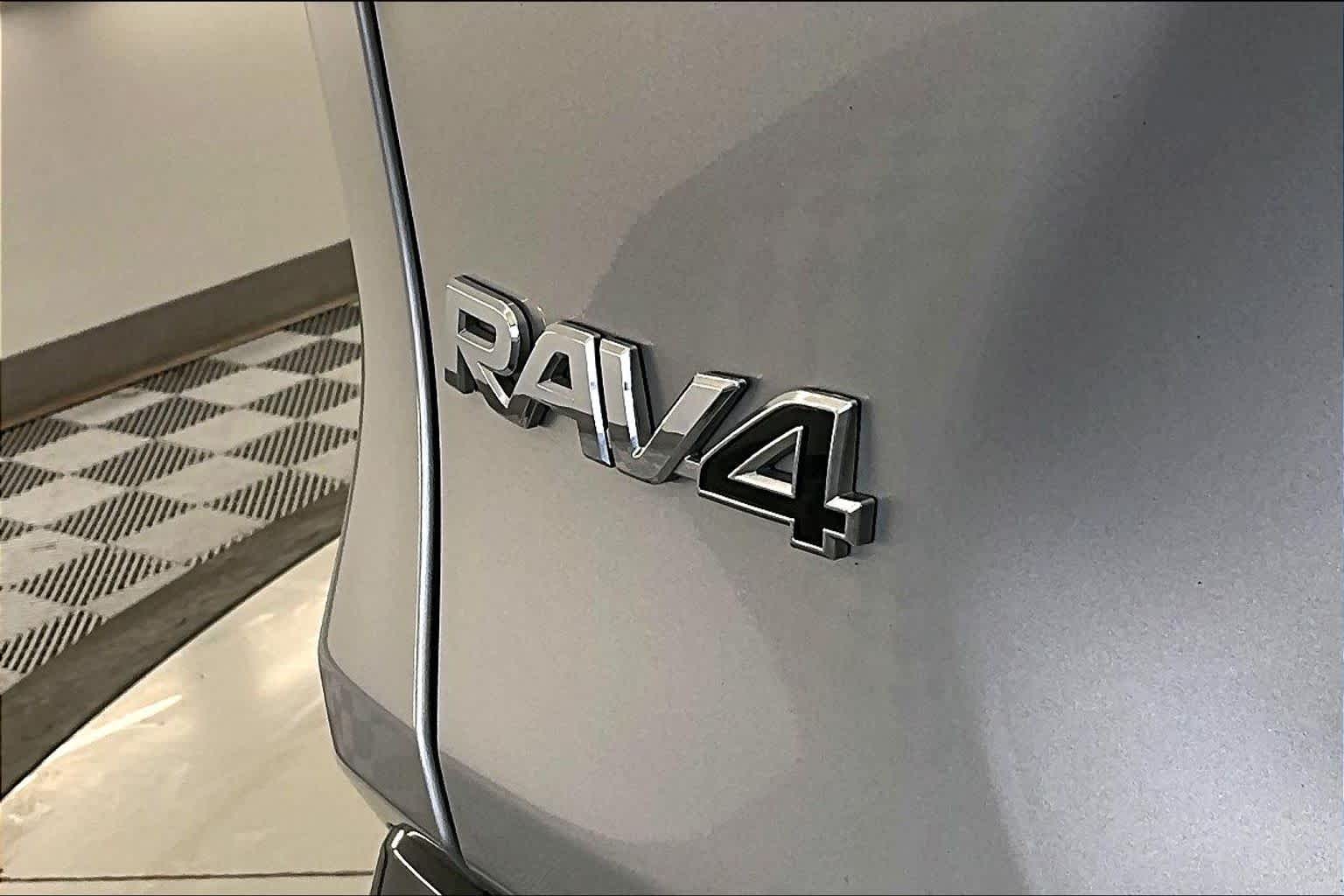 Thumbnail: 2020 Toyota RAV4 - 7