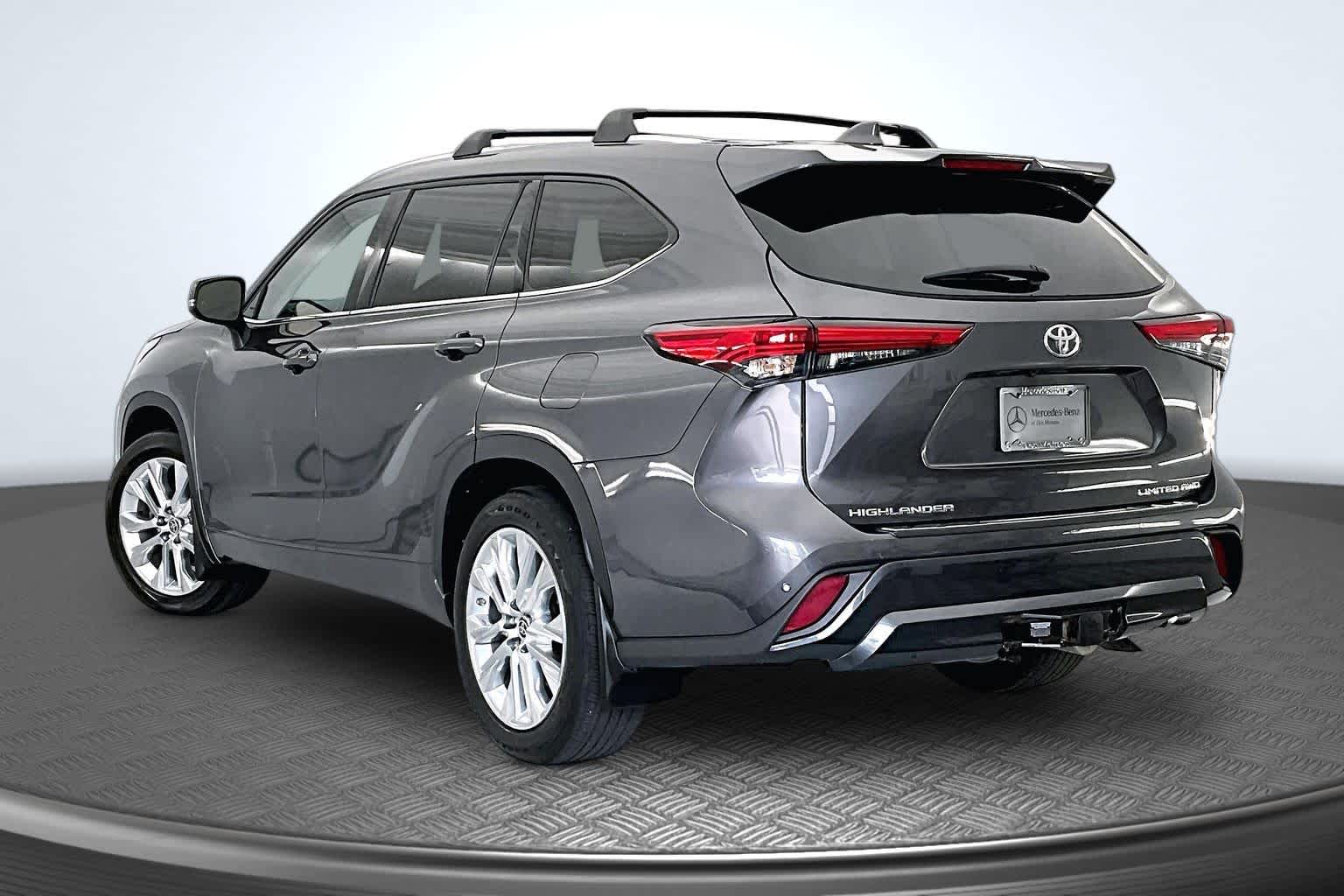 Thumbnail: 2022 Toyota Highlander - 3