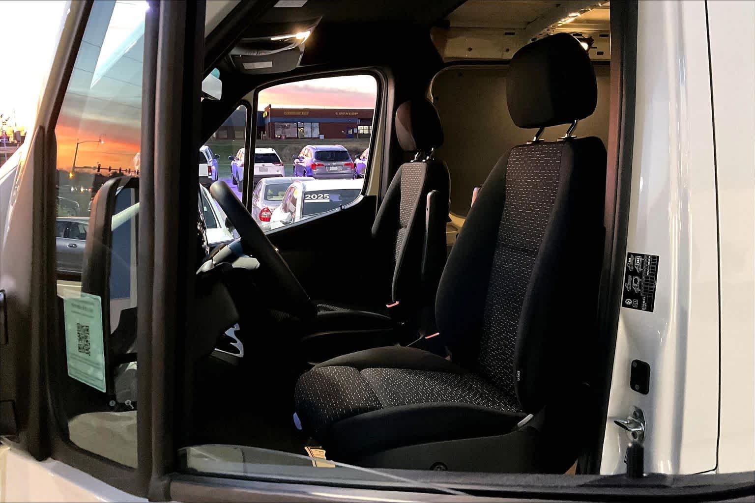 Thumbnail: 2025 Mercedes-Benz Sprinter - 11