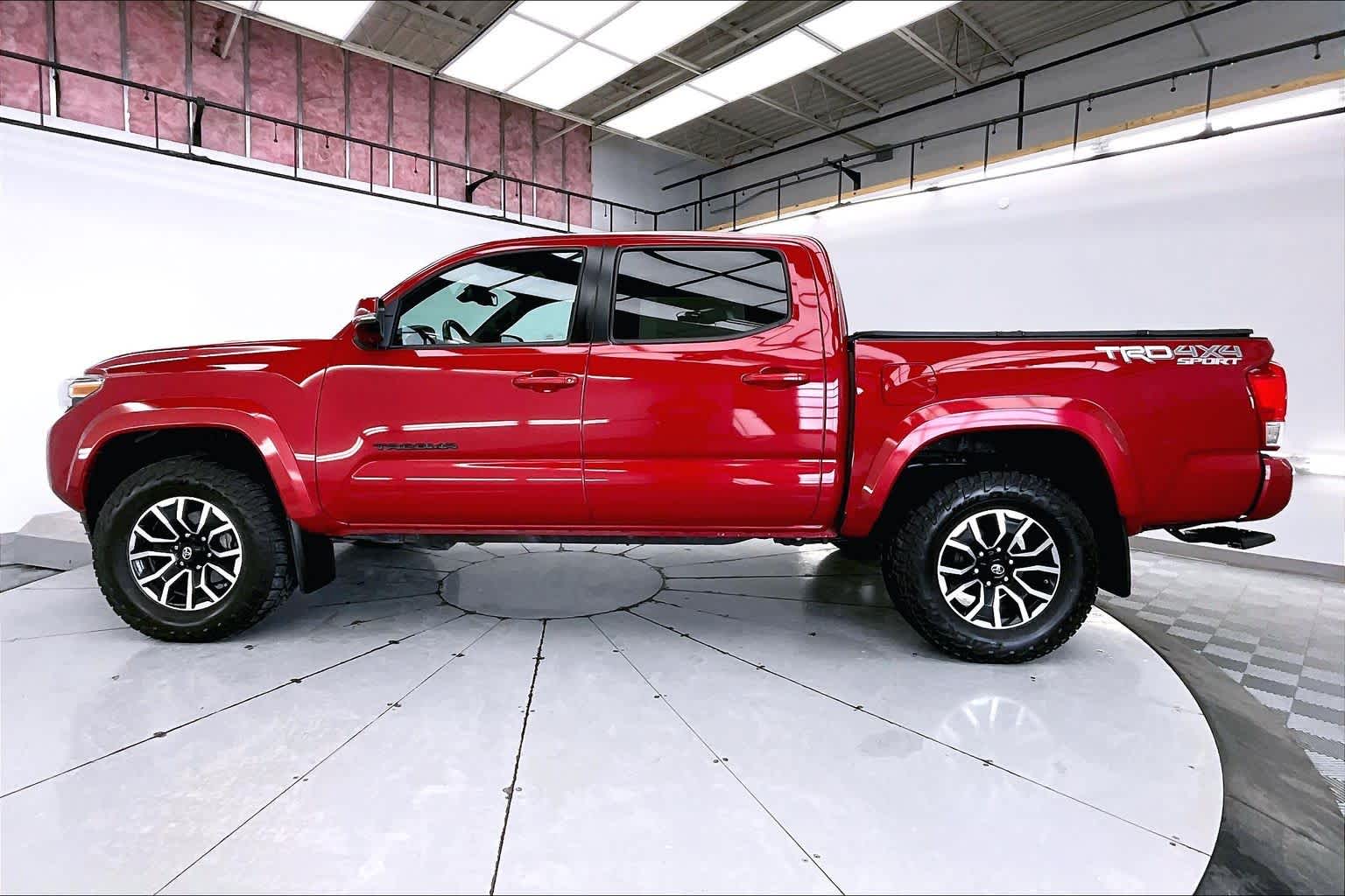 Thumbnail: 2020 Toyota Tacoma - 3