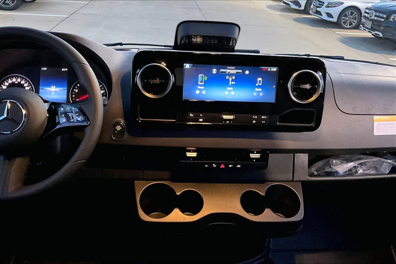 Thumbnail: 2026 Mercedes-Benz Sprinter - 15