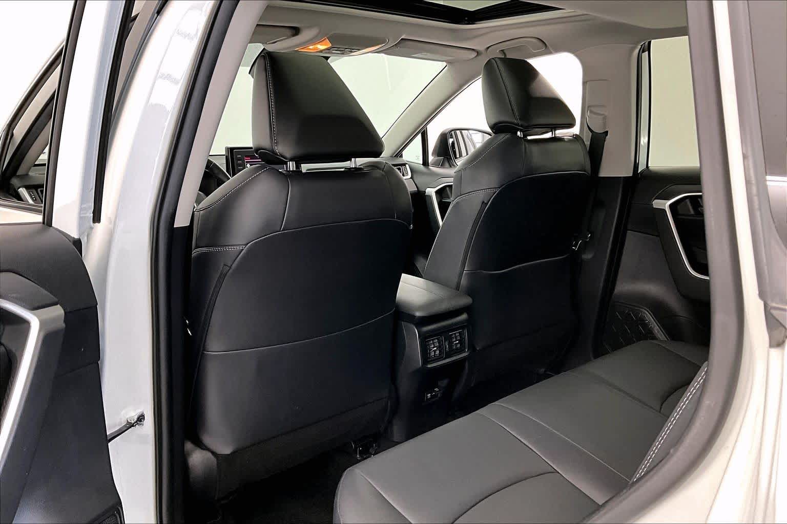 Thumbnail: 2021 Toyota RAV4 - 12