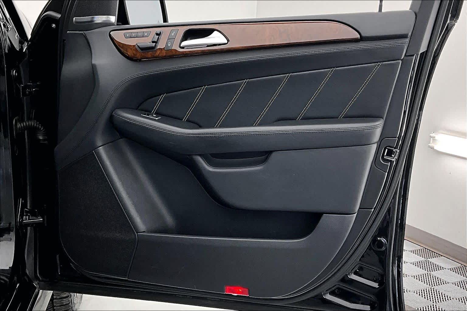 Thumbnail: 2013 Mercedes-Benz M-Class - 23