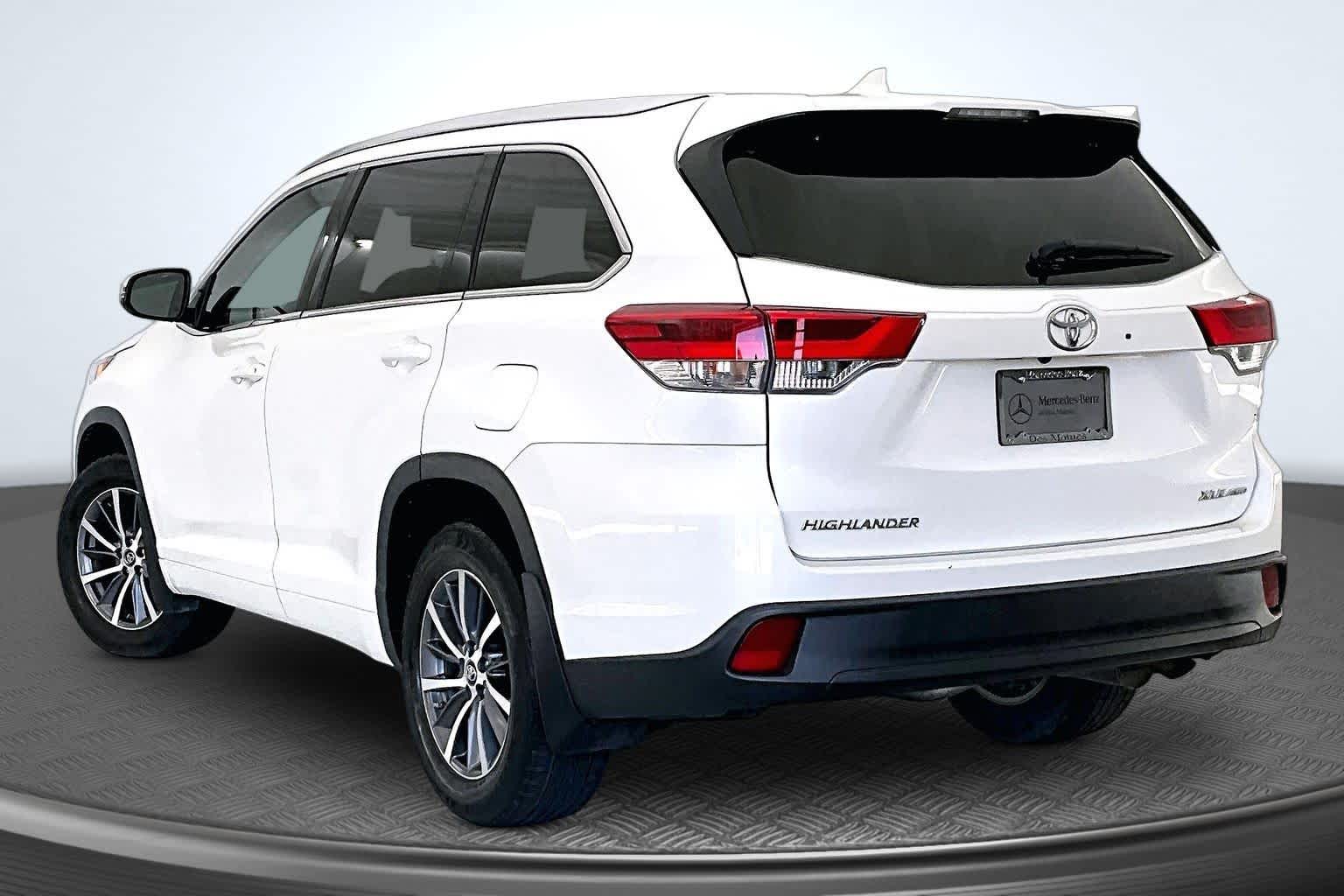 Thumbnail: 2017 Toyota Highlander - 4