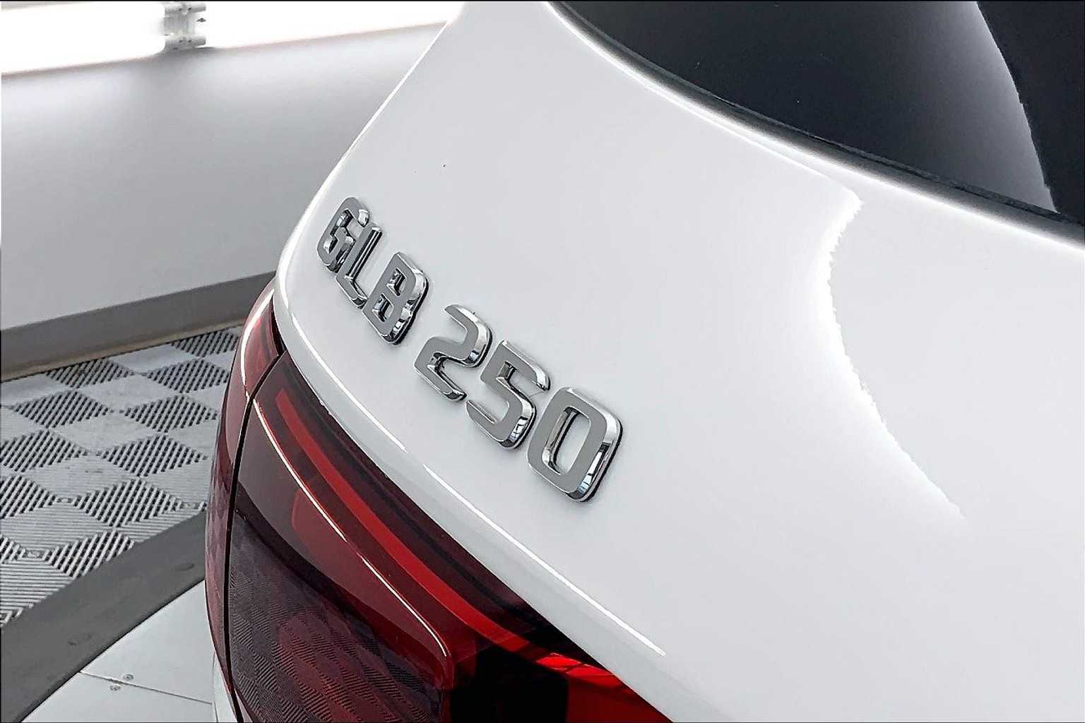 Thumbnail: 2025 Mercedes-Benz GLB - 7