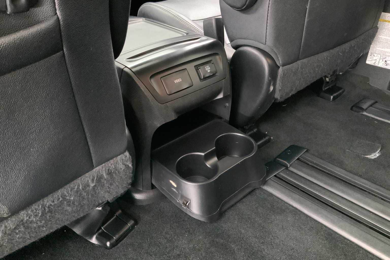 Thumbnail: 2015 Toyota Sienna - 29