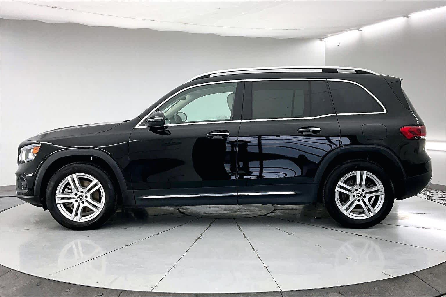 Thumbnail: 2023 Mercedes-Benz GLB - 3