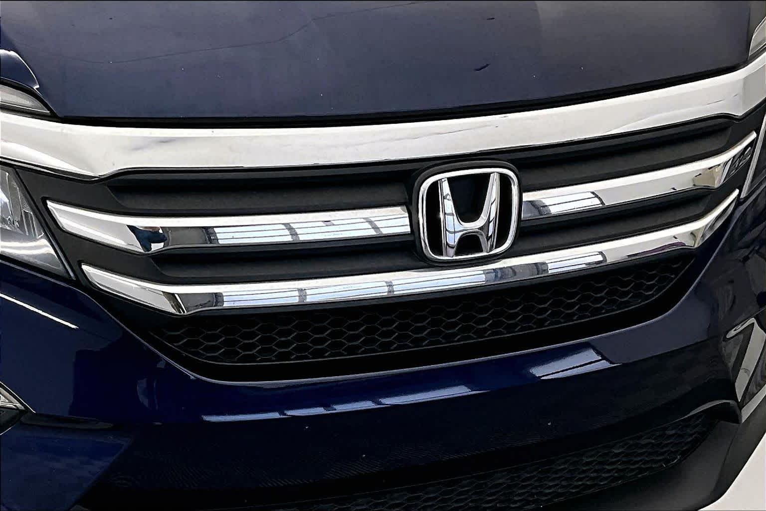 Thumbnail: 2017 Honda Pilot - 26