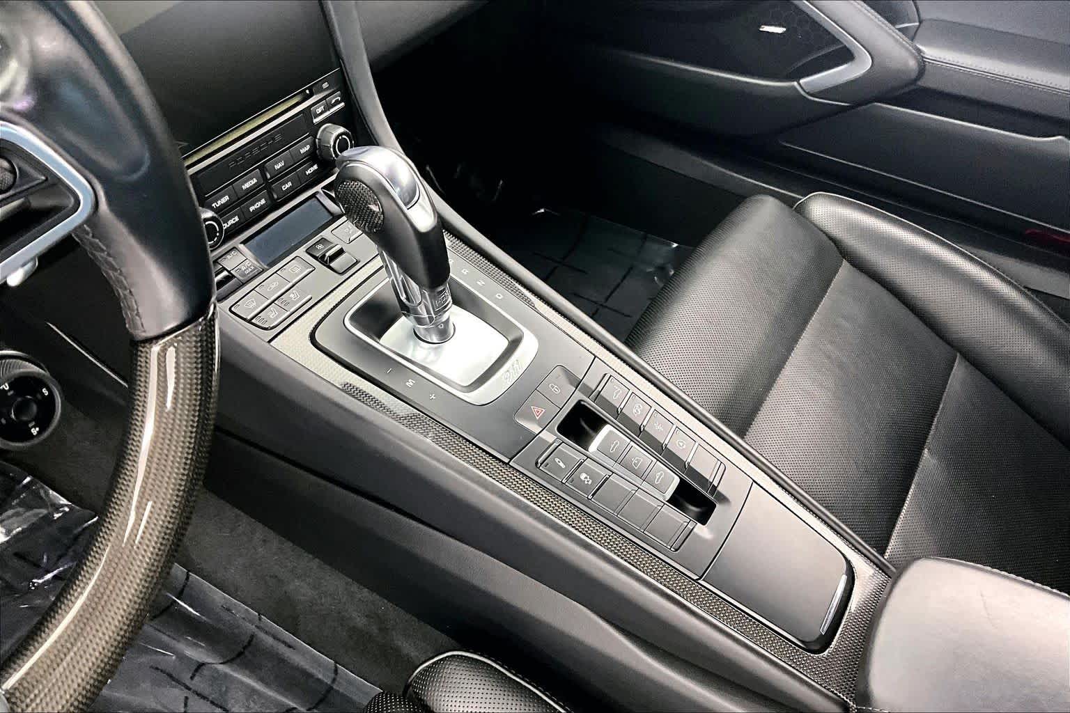 Thumbnail: 2019 Porsche 911 - 16