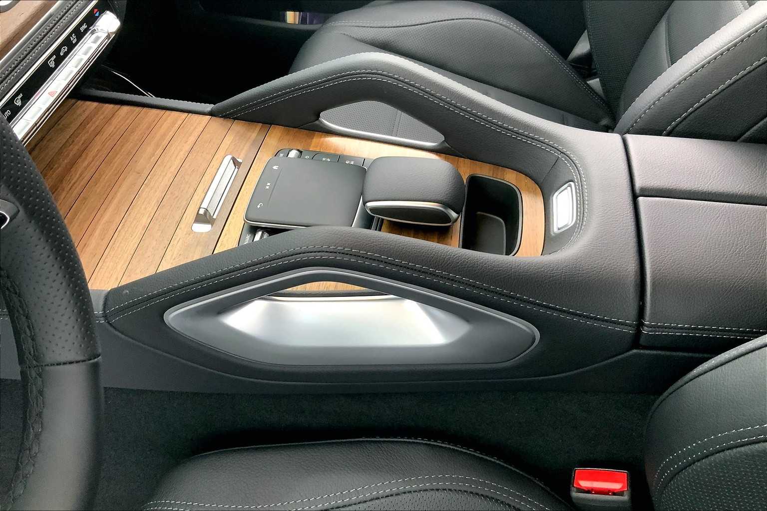 Thumbnail: 2025 Mercedes-Benz GLE - 17