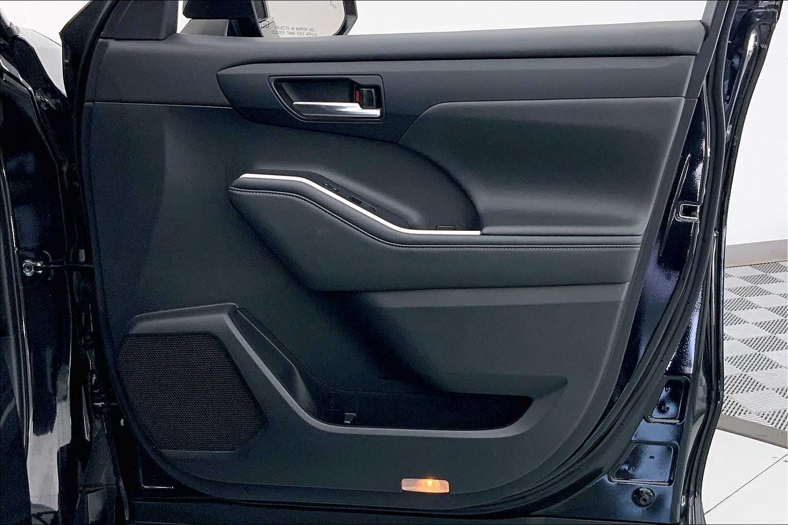 Thumbnail: 2021 Toyota Highlander - 24