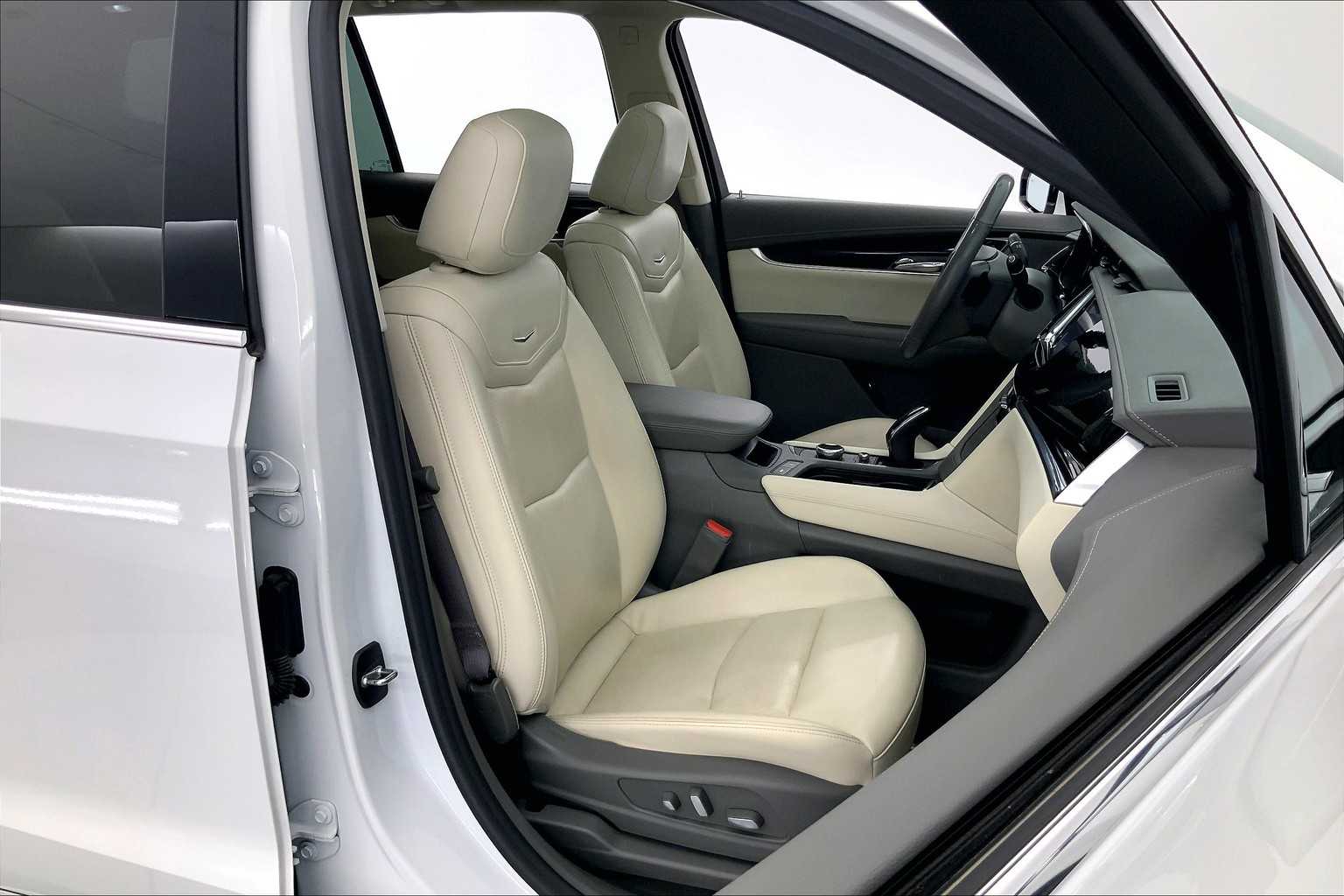 Thumbnail: 2022 Cadillac XT6 - 14