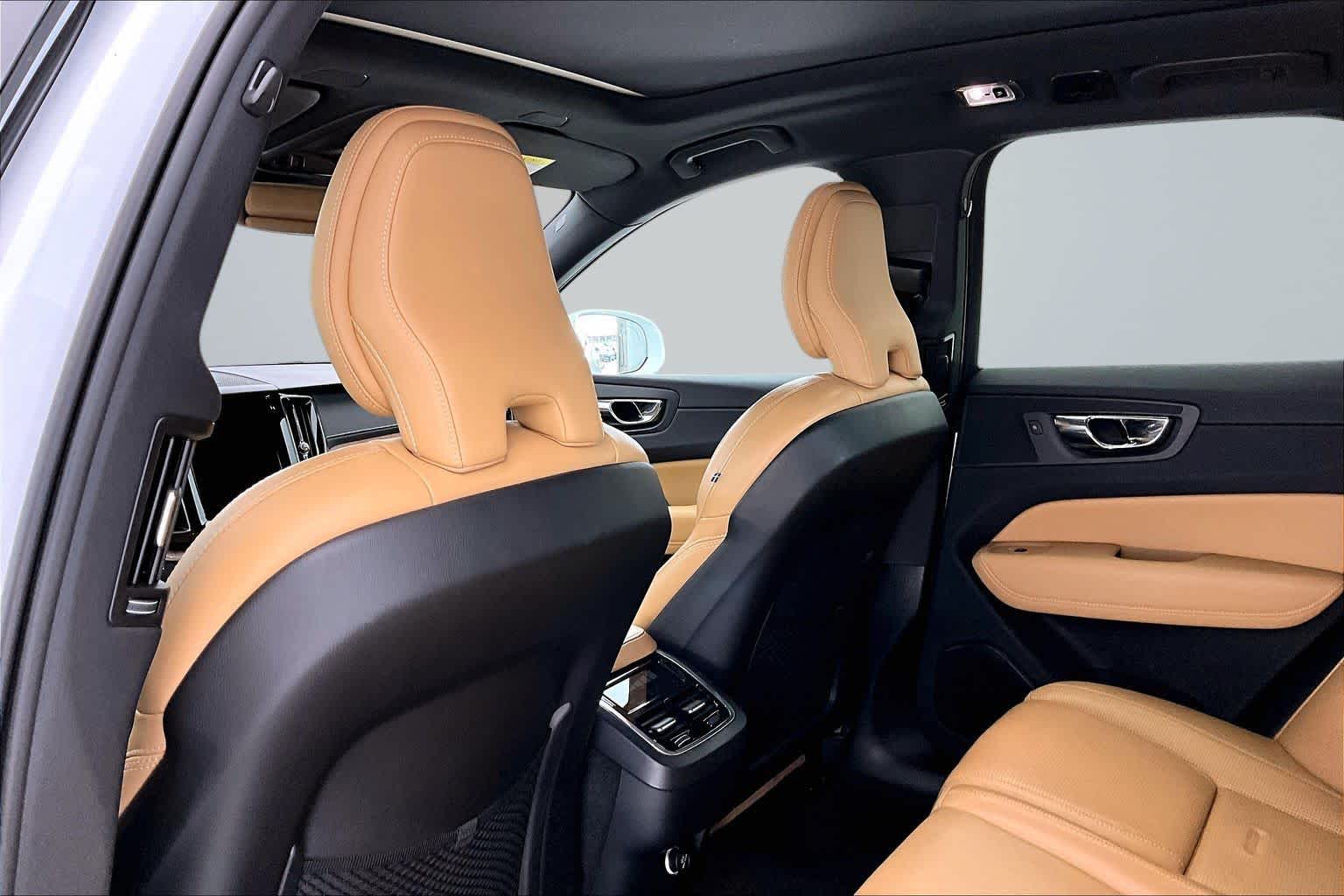 Thumbnail: 2019 Volvo XC60 - 12