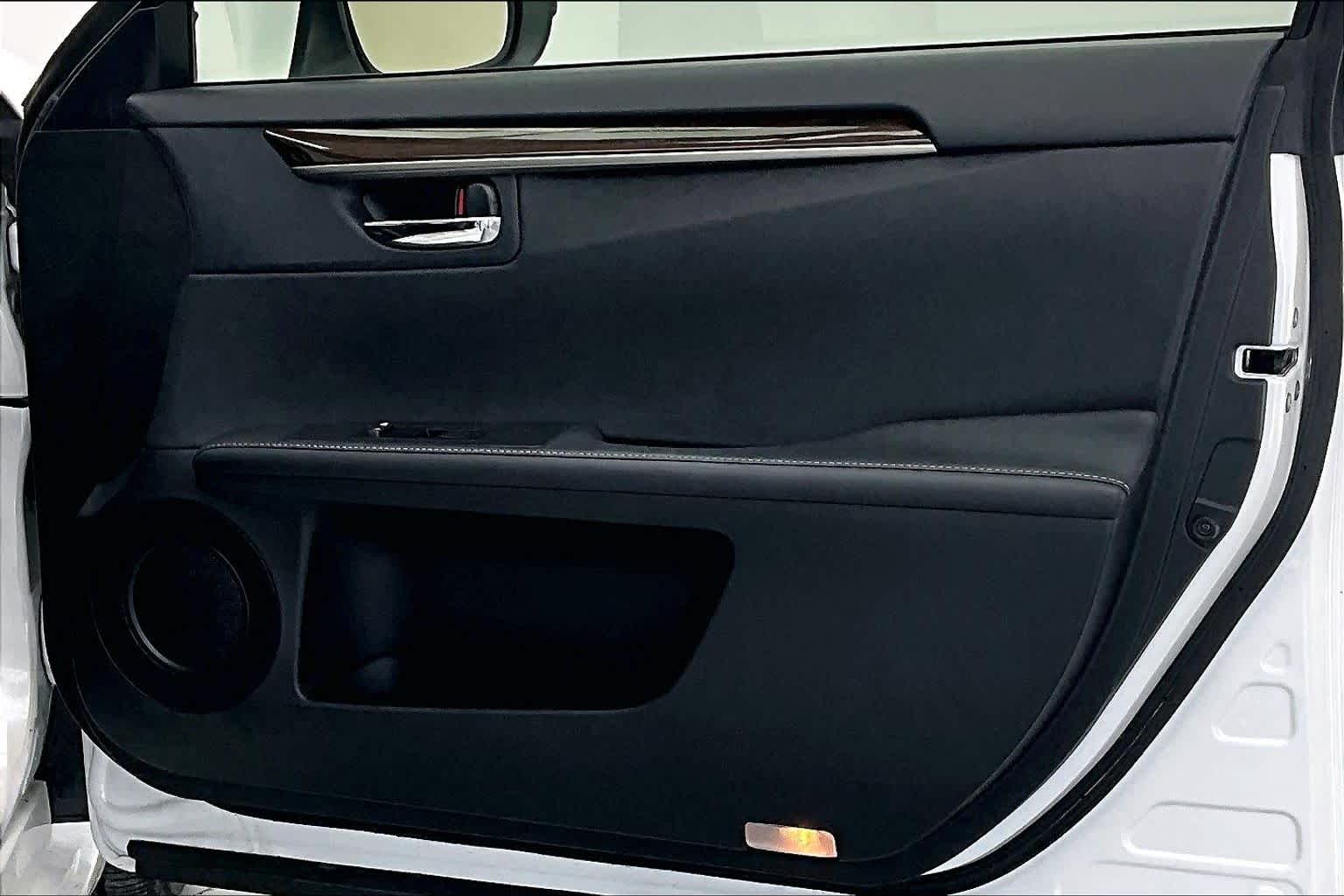 Thumbnail: 2015 Lexus ES - 24