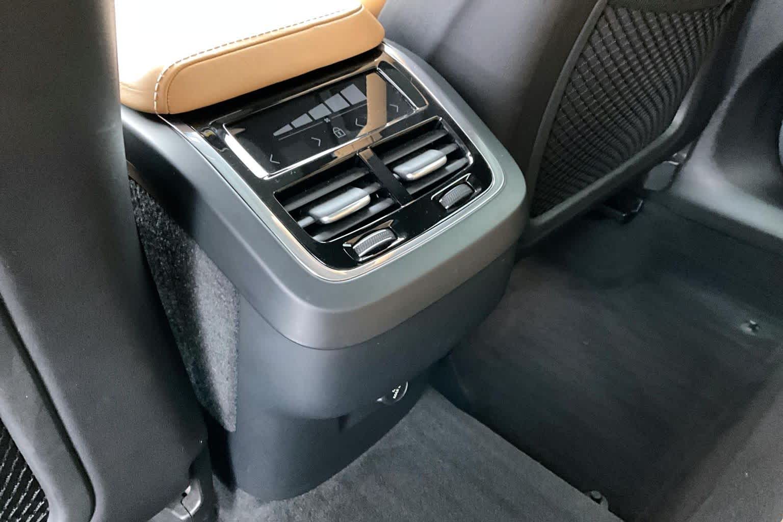 Thumbnail: 2019 Volvo XC60 - 28