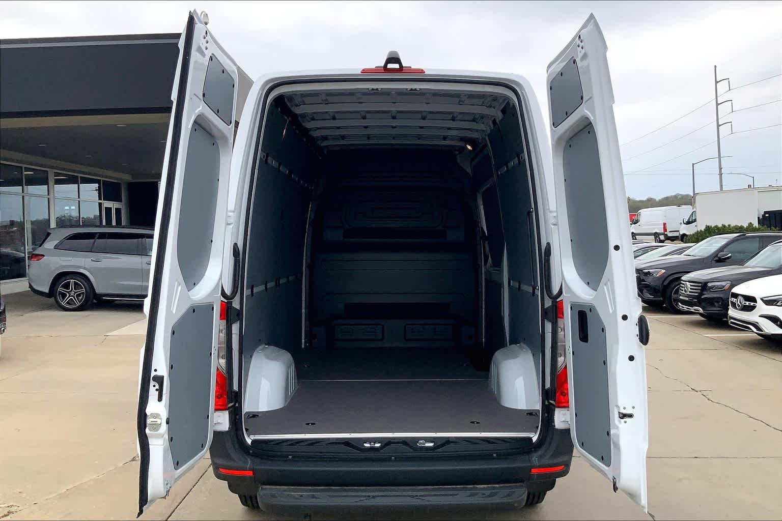 2025 Mercedes-Benz Sprinter 2500 18