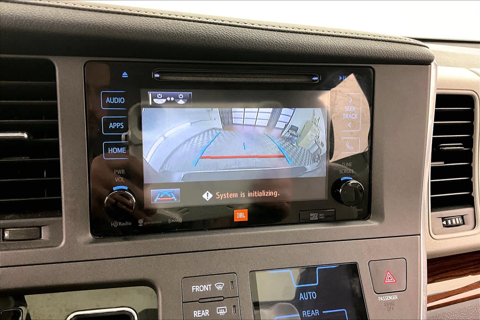 Thumbnail: 2017 Toyota Sienna - 21