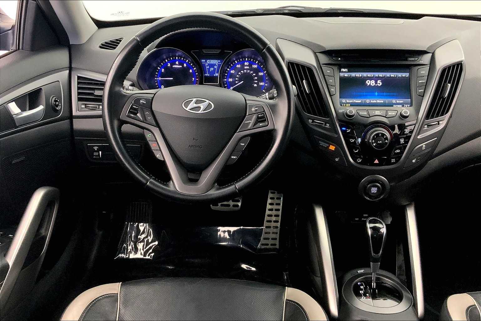 Thumbnail: 2015 Hyundai Veloster - 15
