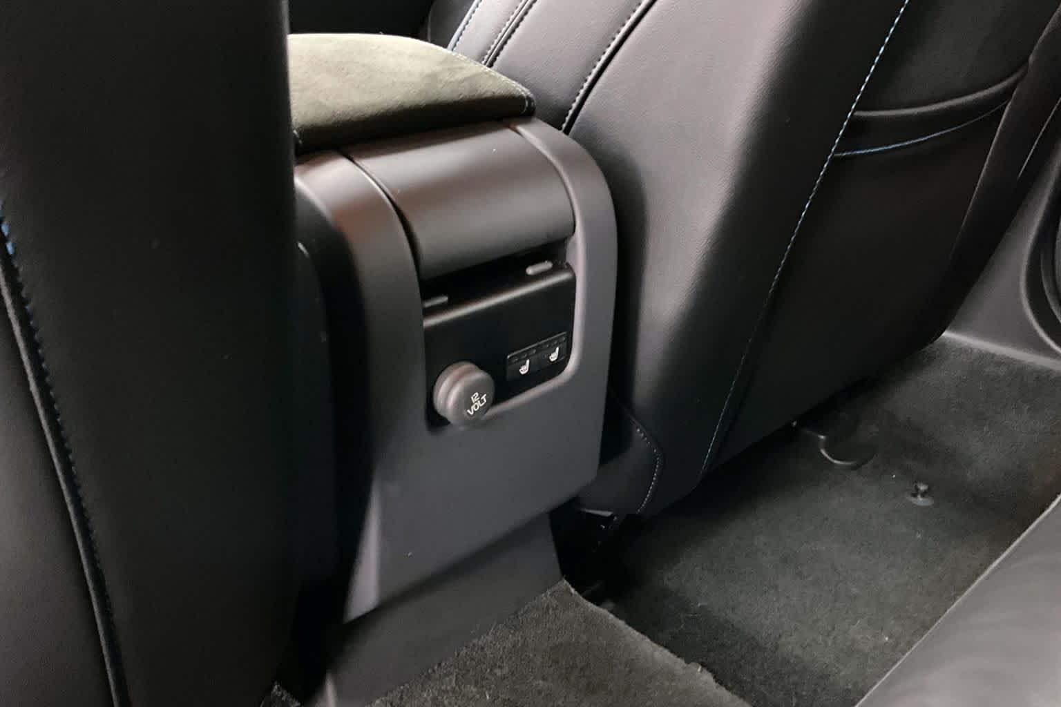 Thumbnail: 2017 Volvo V60 - 28